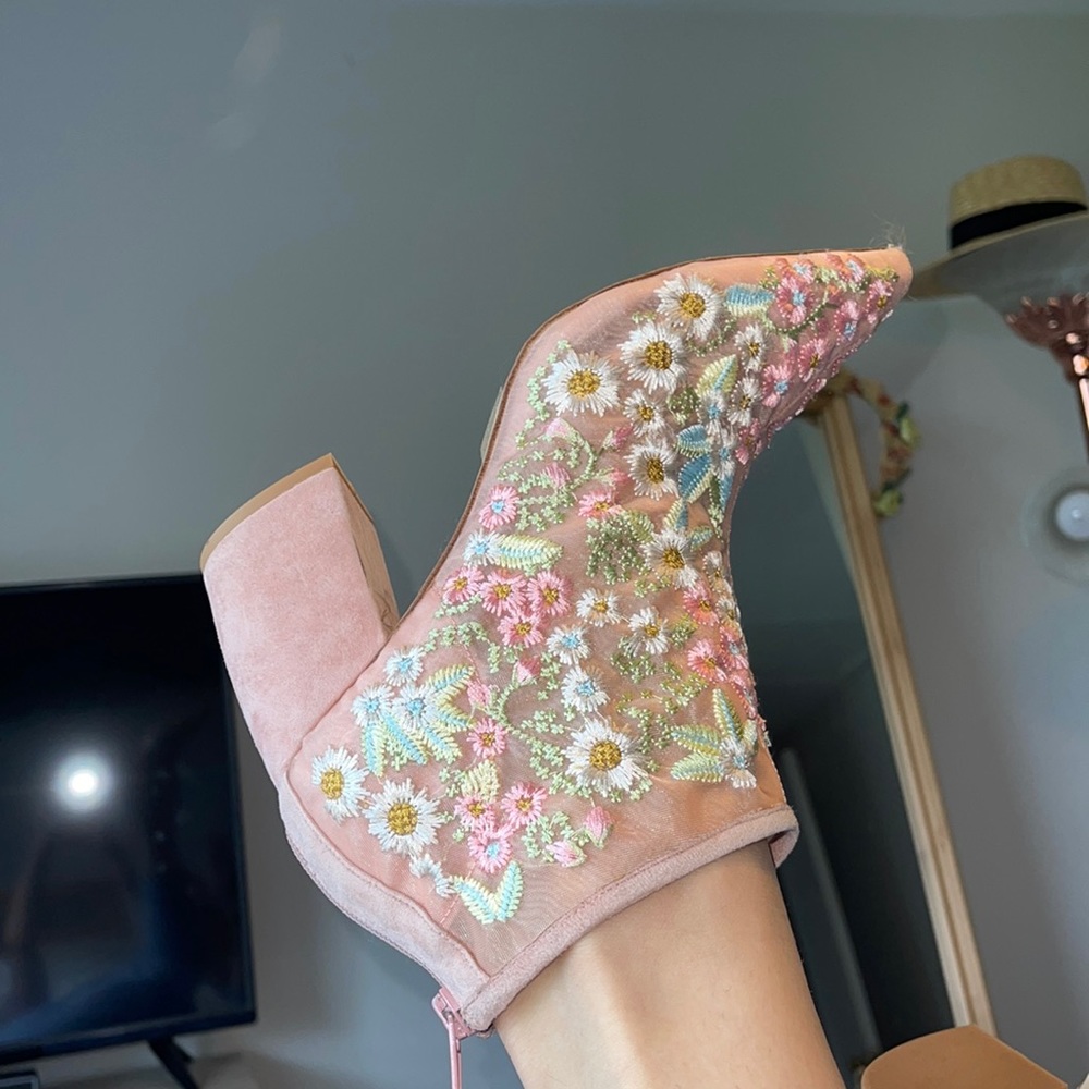 Jeffrey Campbell Floral Embroidered Heels Size 8